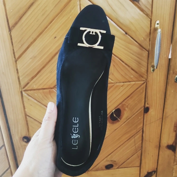 Black imported Block Heel - Picture 4 of 10